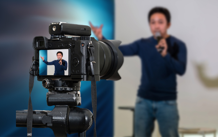 Martin Xu in front of tv camera - Lessons from China’s B2B Content Marketing Revolution