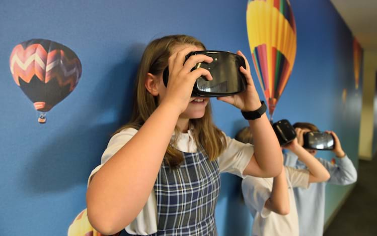 Kids using VR goggles - Edtech - Education Technology